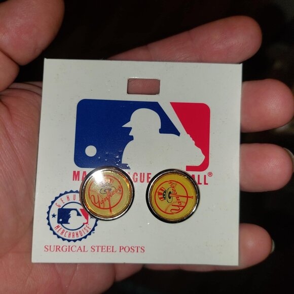 New York Yankees Classic Logo Surgical Steel Posts MLB Genuine Merchandise - Picture 2 of 3